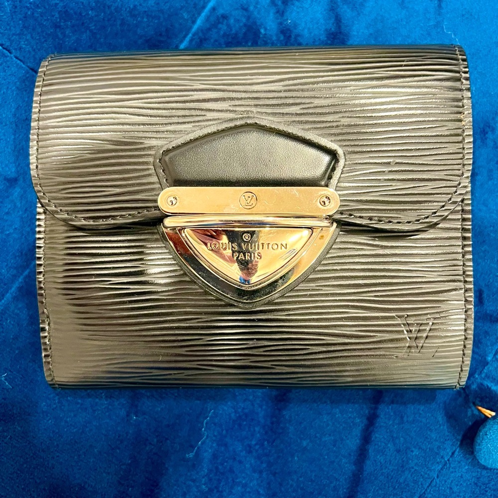 Louis Vuitton Women Black Epi Leather Wallet in Excellent Conditions !